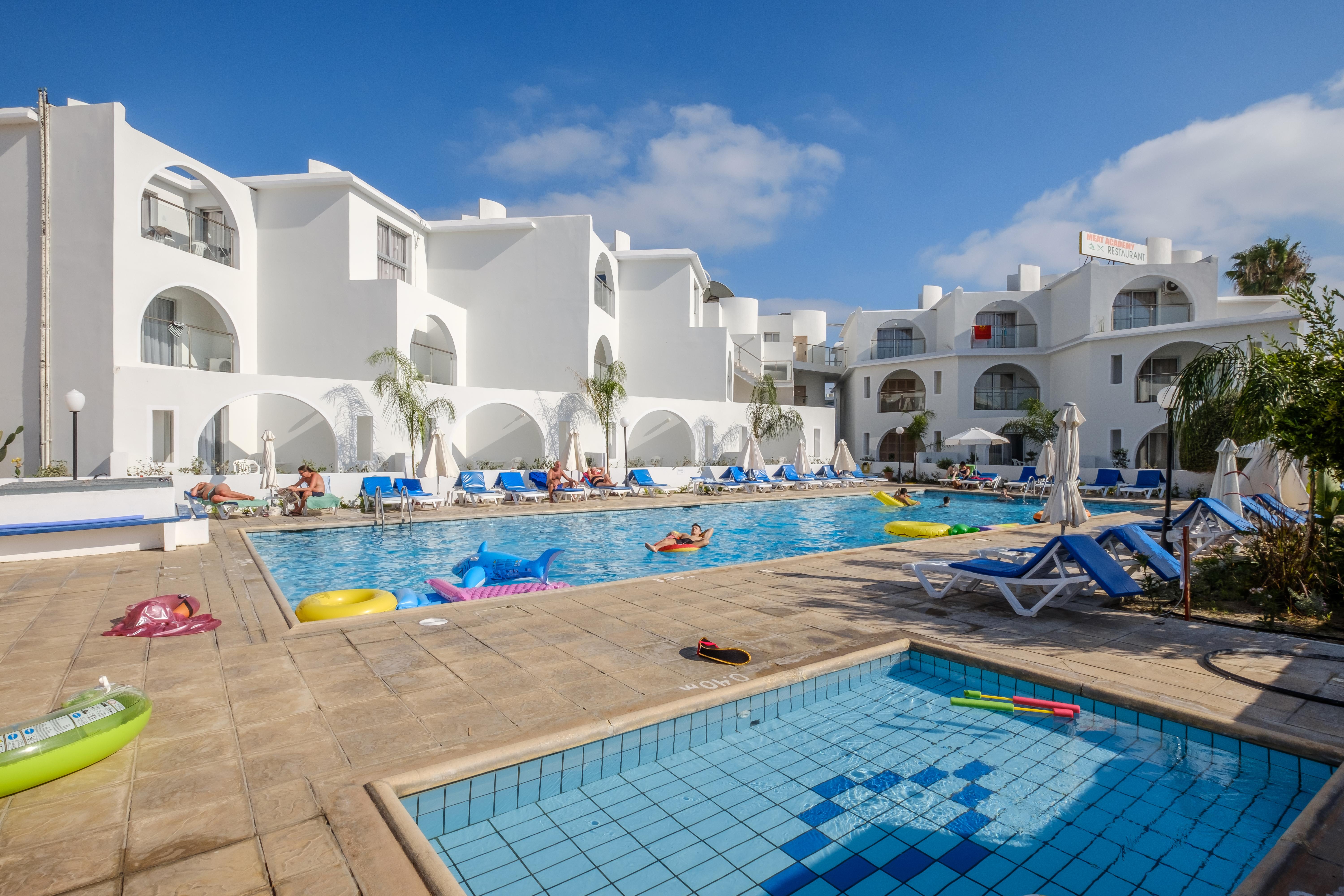 Pandream Hotel Apartments Paphos Exteriör bild