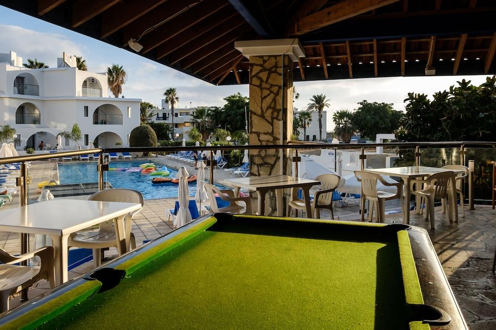 Pandream Hotel Apartments Paphos Exteriör bild