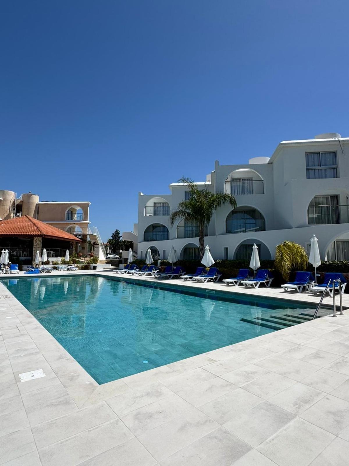 Pandream Hotel Apartments Paphos Exteriör bild